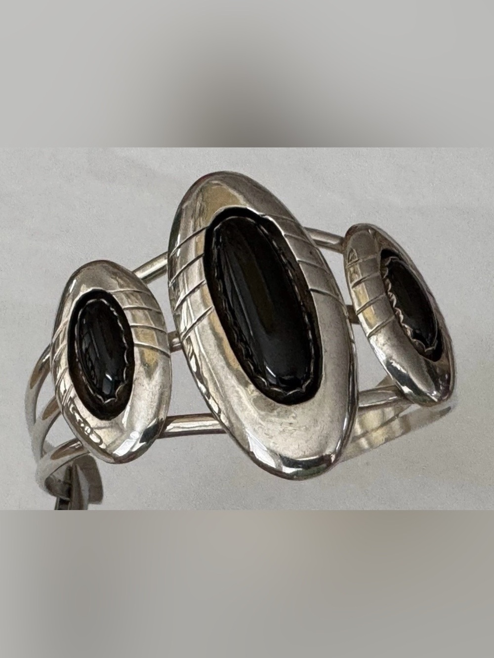 Fabulous Native Sterling Silver Signed P Triple Black Onyx 6.5” Cuff vintage